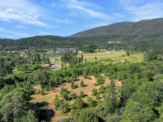 580 W River St, Cave Junction, OR 97523
