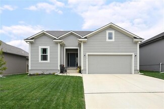 117 N Carriage Meadows Trail, Peculiar, MO 64078