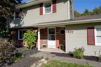 627 Hook Rd, Farmington, NY 14425