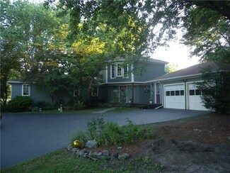 4799 Clover St, Honeoye Falls, NY 14472