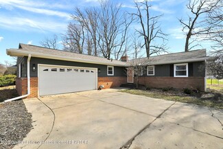 2831 Woodview Dr, Lansing, MI 48911