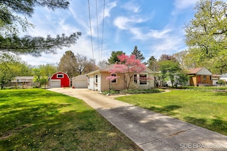 558 Pinecrest St, Holland, MI 49424