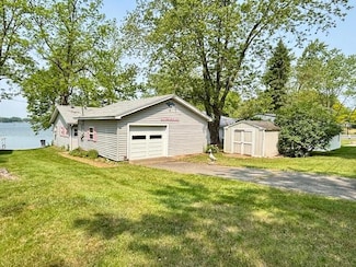 106 Lukesport Dr, Quincy, MI 49082