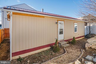 32 Cleveland Ave, Waynesboro, PA 17268