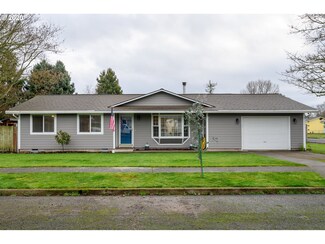 339 SW 13th St, Dundee, OR 97115
