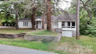 903 W Davidson Ave, Gastonia, NC 28052