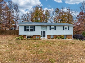 6841 Royal Heights Cir, Hickory, NC 28602