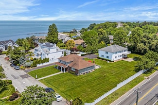 2 Donald St, Bayville, NY 11709