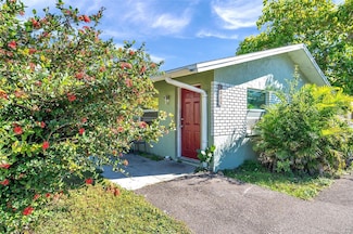 1005 Lake Palms Dr, Largo, FL 33771