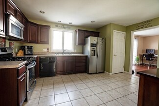 1562 Sumner Ave, Springfield, MA 01118