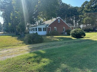 586 S Bay Haven Dr, Gwynn, VA 23066