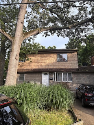 40 Samuel St, Ronkonkoma, NY 11779