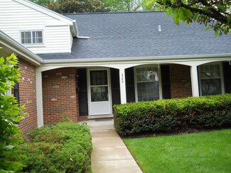 325 Green Valley Dr, Naperville, IL 60540