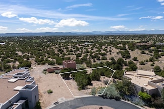 38 Camino de Vecinos, Santa Fe, NM 87507