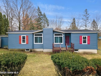 31 Penny Ln, Averill Park, NY 12018