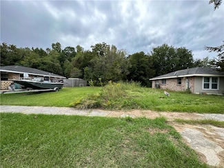 1828 Heights Dr, Saint Bernard, LA 70085