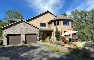 9127 N Loop Rd, Slatington, PA 18080