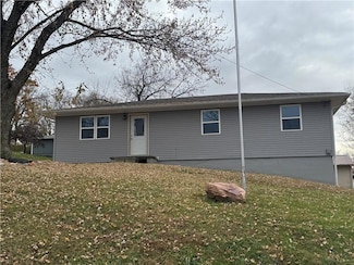 114 Hickory St, Mound City, MO 64470