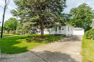 2417 N Maple Ave, Decatur, IL 62526