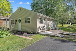 7815 Areopagitica Ave, Bridgeport, NY 13030