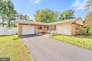 50 Hinsdale Ln, Willingboro, NJ 08046