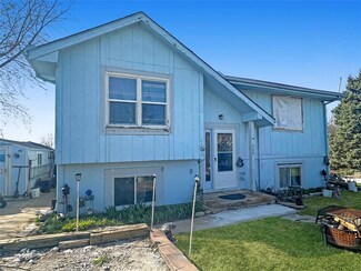 660 S Vine St, Hartford, IA 50118