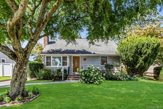 19 Timber Rd, Glen Cove, NY 11542