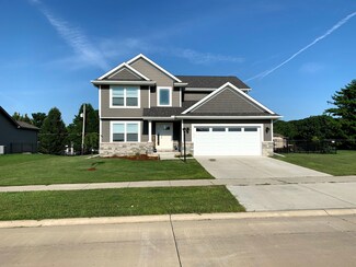 705 Red Bud Dr, Mahomet, IL 61853