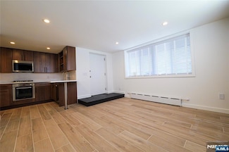 116 N Beverwyck Rd Unit 8, Lake Hiawatha, NJ 07034