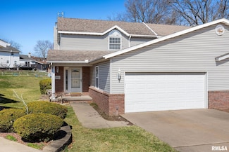 6811 N Woodbrook Ct, Peoria, IL 61614