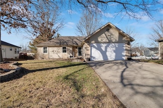 2104 NE Knollbrook St, Lees Summit, MO 64086