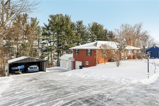 207 Floral Hill Dr, Washington, PA 15301