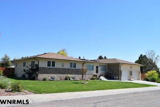 1960 Laurel Ave, Gering, NE 69341