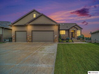 9656 White Pine Rd, Lincoln, NE 68505
