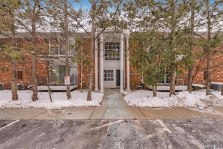 408 Fox Hills #A5 Dr S, Bloomfield Hills, MI 48304