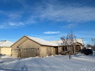 1912 Greenwood Dr, Albert Lea, MN 56007