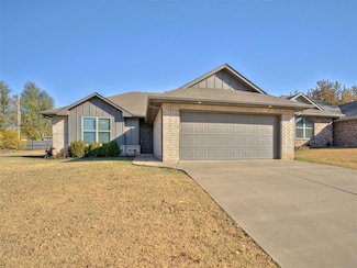 903 S 3rd St, Yukon, OK 73099