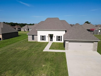 614 Walnut St, Iowa, LA 70647