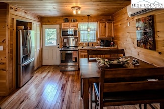 407 Ashe Park Rd, Jefferson, NC 28640