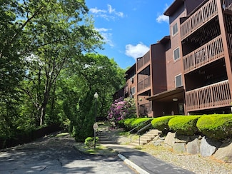 340 Sunderland Rd Unit 14, Worcester, MA 01604