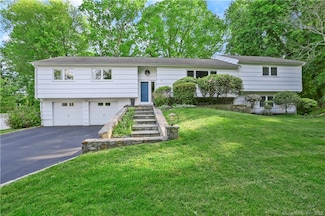 4 Nappa Ln, Westport, CT 06880
