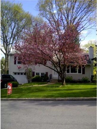 45 Taylor Rd, Conshohocken, PA 19428