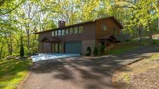 922 E Cross Rd, Dandridge, TN 37725