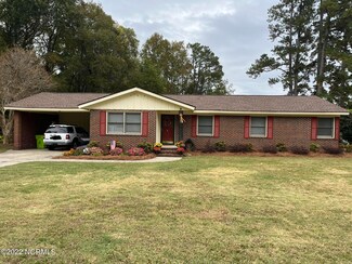 918 Spruce St, Whiteville, NC 28472
