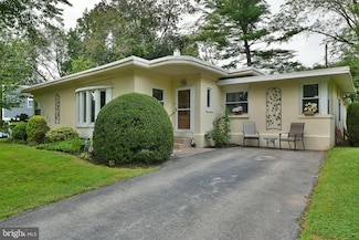 8109 Hull Dr, Glenside, PA 19038