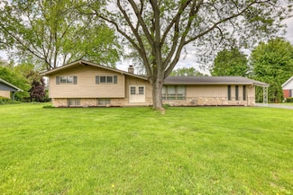 2050 Mount Kisco Dr, Elm Grove, WI 53122