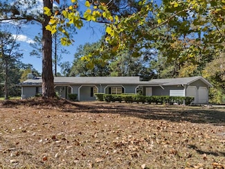 202 Oak Grove Dr, Albany, GA 31705