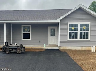 90 Pacific Ave, Reedsville, PA 17084