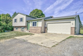 535 N Hacker Rd, Howell, MI 48843