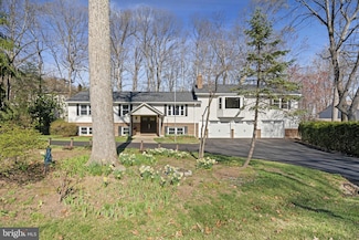 18607 Cabin Rd, Triangle, VA 22172